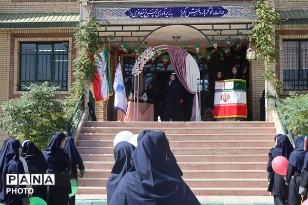 آغاز راه  هفتمی ها در «جشن جوانه‌ها» دبیرستان مبین