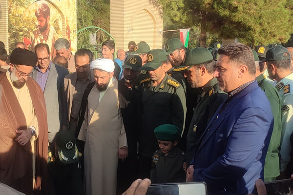 غبار روبی و عطر افشانی قبور شهدا در شهرستان آباده 