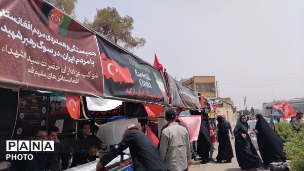 نسیم عشق در قم؛ میزبانی موکب ها از پیروان انقلاب