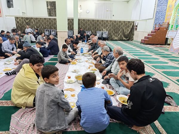 برپایی سفره افطار و برگزاری جلسه قرآن در شب ولادت امام حسن مجتبی (ع)