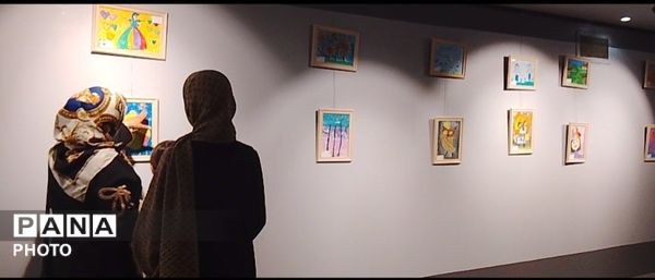 برپایی نمایشگاه نقاشی در کتابخانه‌ مرکزی یزد