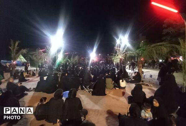 عزاداری شب عاشورا باحضورگسترده عاشقان حسینی