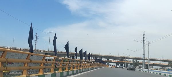 مشهد در میزبانی از فرزند شهیدش سیاه پوش شد