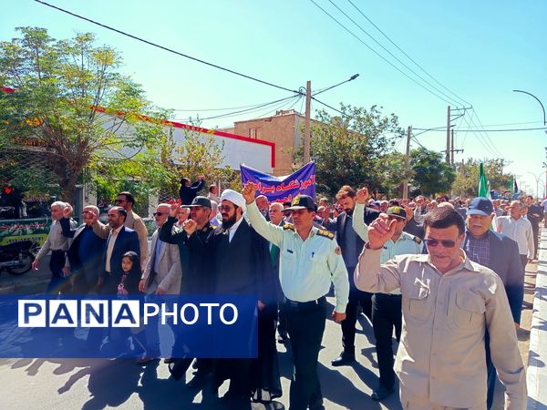 قدمی هم‌سنگر ایمان؛ از مدرسه تا صف نماز جمعه