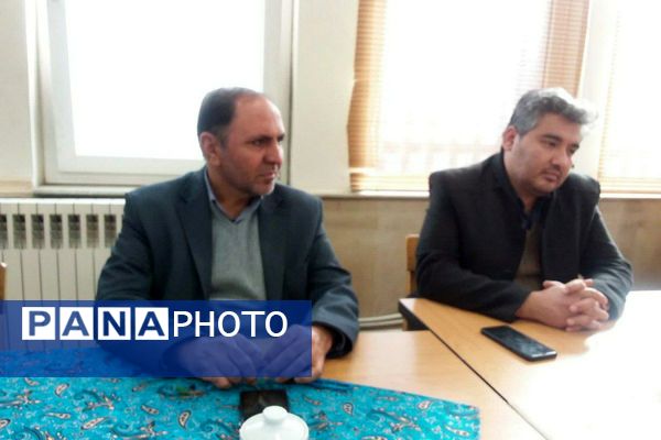 پرتو فجر در کتابخانه پانزده خرداد درخشید؛ عصر شعر انقلاب با حضور شاعران و فرهیختگان