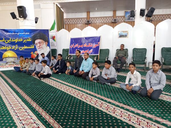 قدمی هم‌سنگر ایمان؛ از مدرسه تا صف نماز جمعه