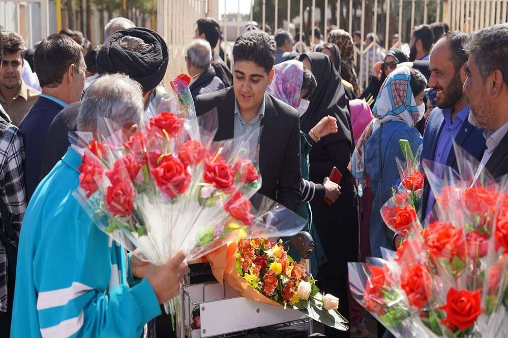 استقبال از دانش‌آموزان عمره‌گذار
