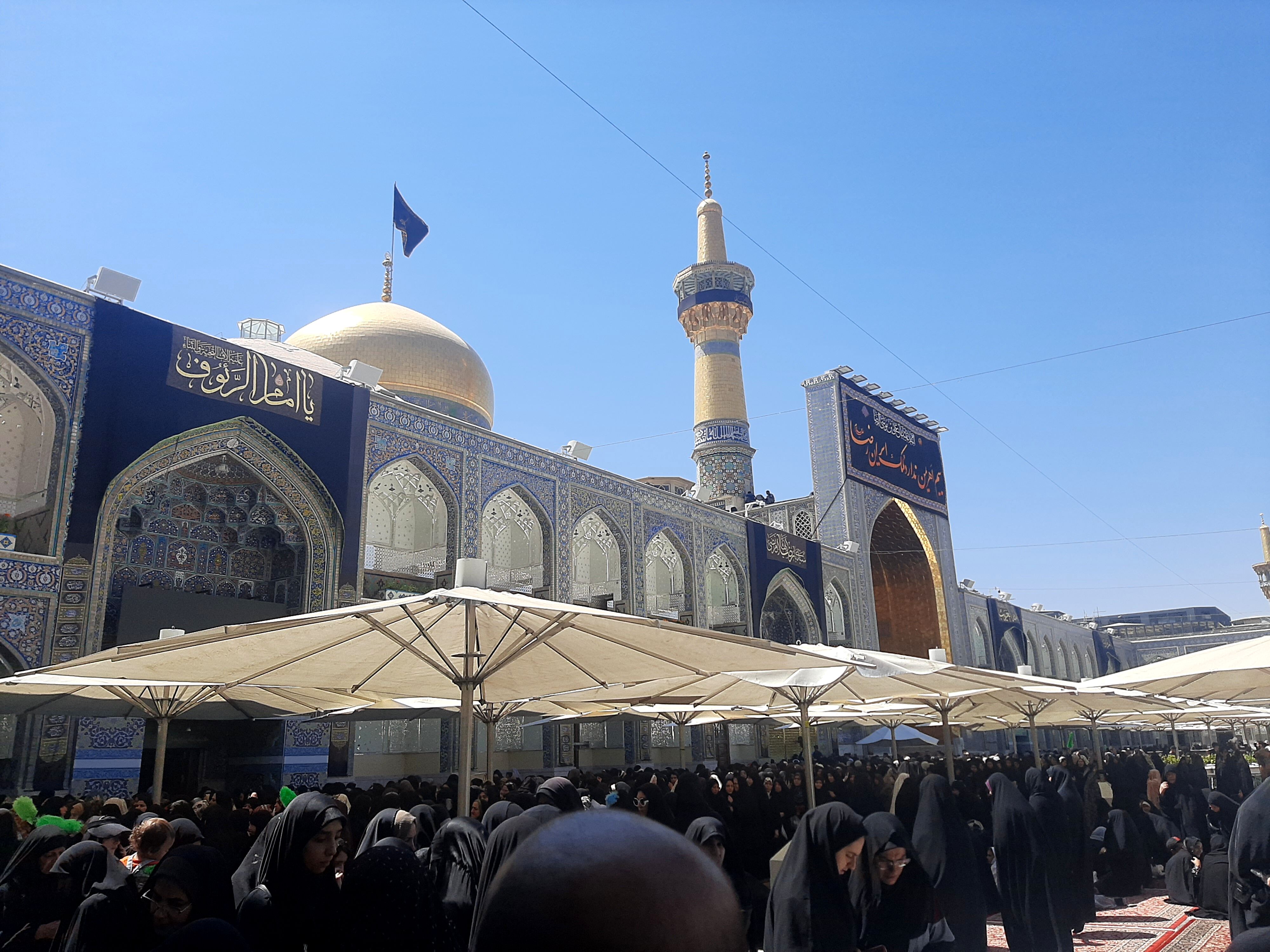 حضور انبوهی از زائران در حرم مطهر رضوی؛ مشهد در آستانه شهادت امام رضا(ع)