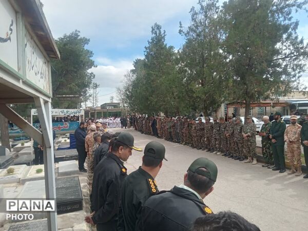 اشک و قدردانی در تشییع خلبان شهید بیاتی؛ مردم کوهدشت با شهیدشان وداع کردند 