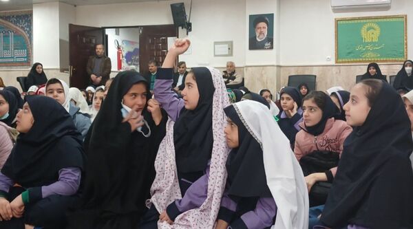 برنامه رویش آدینه با حضور دبستان دخترانه امام مهدی۲  در محمدشهر کرج