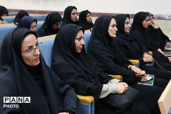 همایش «سیری در سیره رهبر شهید» ویژه فرهنگیان ابرکوه