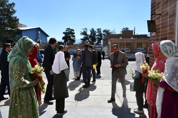حضور نماینده کمیساریای عالی سازمان ملل در دبستان وحدت بیرجند 