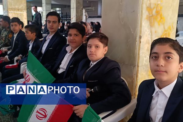 گل‌های سپاس بر مزار قهرمانان شیراز