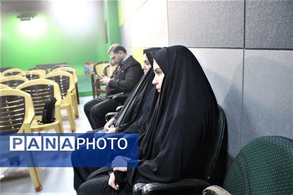 نشست صمیمی «محمد عکاف» با مدیران روابط عمومی نواحی آموزش و پرورش قم