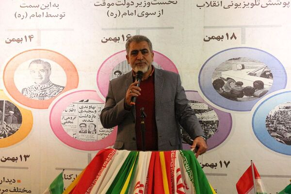 نواختن زنگ انقلاب در مدرسه فاطمه الزهرا(س) فیروزکوه