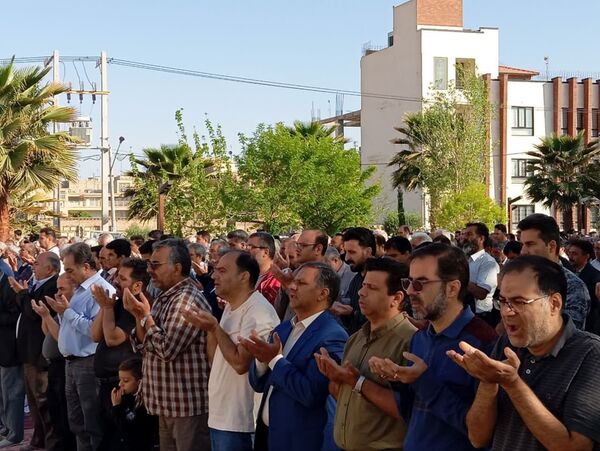 برپایی نماز عید سعید فطر در پارک شهدای کوچه بیوک