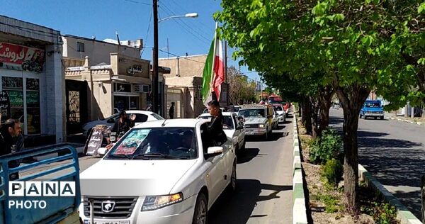 حرکت کاروان «تراکتورها» در شهر جعفریه قم 