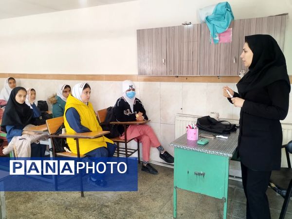 میزخدمت پزشکی رایگان برای دانش‌آموزان کم برخوردار درمدارس