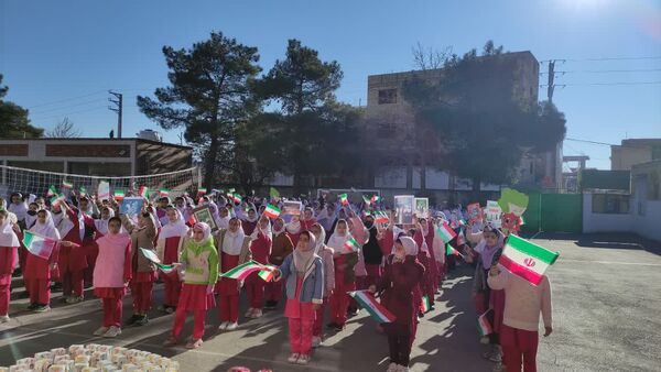 برگزاری مراسم زنگ انقلاب همزمان با سراسر کشور در مدارس ناحیه 2 شیراز 