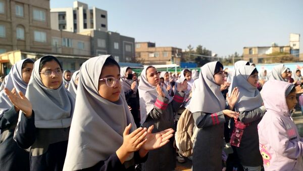 قلب‌های دبستان نیایش برای روز دختر، با نوا و سرود به تپش افتادند!