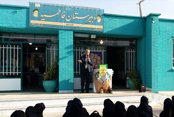 روایتگری هشت سال دفاع مقدس در دبیرستان فاطمیه