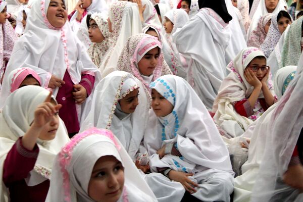 آیین جشن تکلیف دانش‌آموزان دختر شهرستان پردیس در فضایی معنوی و باشکوه
