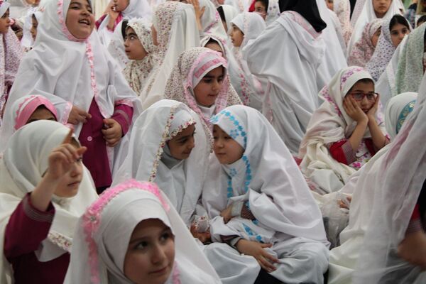 آیین جشن تکلیف دانش‌آموزان دختر شهرستان پردیس در فضایی معنوی و باشکوه