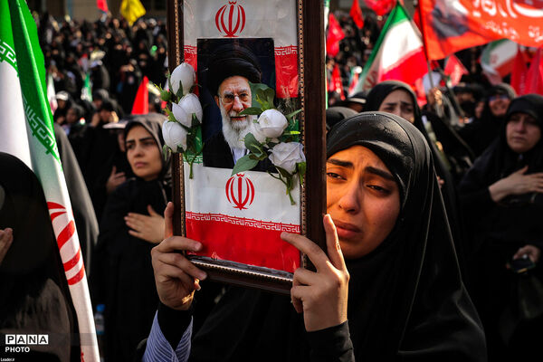 وداع با پیکر مطهر امام شهید امت در مصلای امام خمینی(ره)