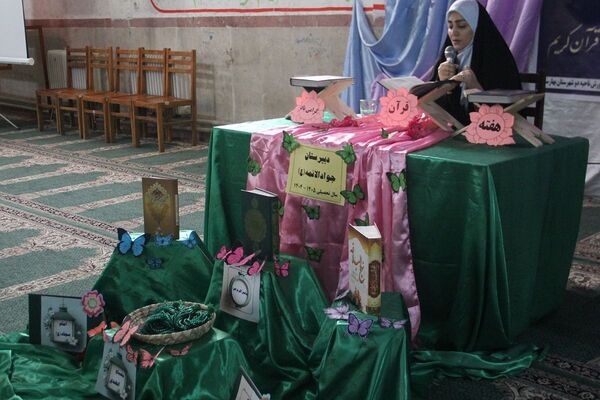 افتتاحیه محفل انس با قرآن‌کریم در دبیرستان جوادالائمه بهارستان‌دو
