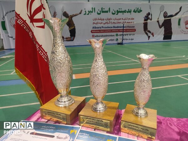 رقابت‌های ورزشی بدمینتون دانش‌آموزان دختر منطقه 2 کشور  در کرج 