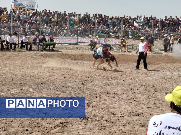 رقابت پهلوانان کشتی با چوخه در گود امام مرشد فاروج - میراثی ۴۰۰ ساله