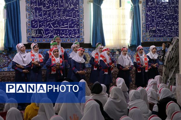 اقامه نماز در مدرسه شهیدان ایرلو قرچک