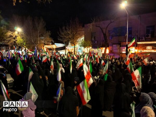 شور و خروش مردم نیشابور در سی و دومین شب شهادت رهبر انقلاب اسلامی 