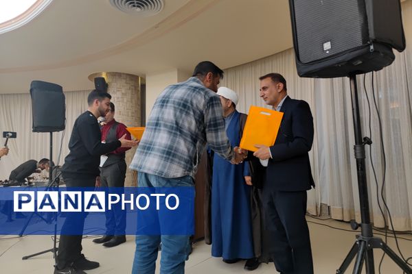 آیین تجلیل ازخادمین مراسم اعتکاف دانش‌آموزی