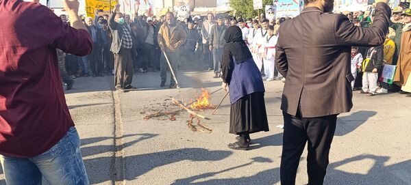 دانش‌آموزان دهلرانی در راهپیمائی ۲۲بهمن