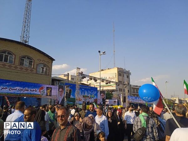  جشن بزرگ مردم در مهمانی ۱۰ کیلومتری