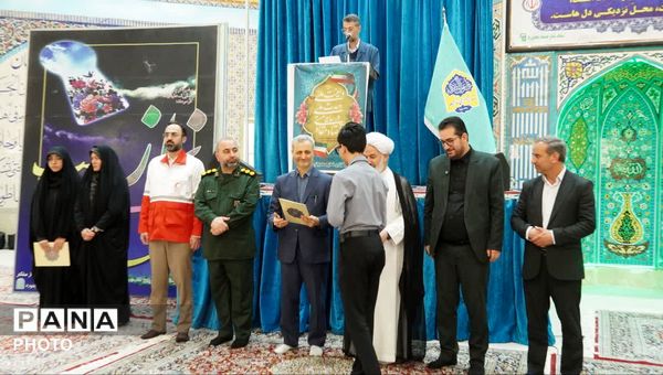 برگزاری میز خدمت آموزش و پرورش در مصلی امام خمینی(ره)