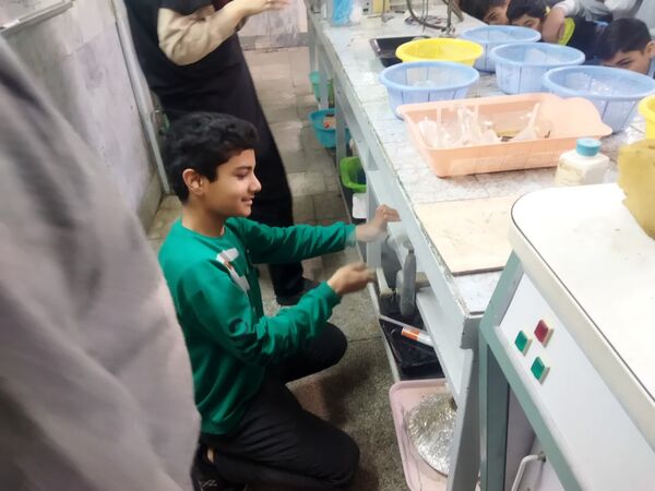 بازدید دانش‌آموزان دبیرستان نمونه دانش از پژوهشسرای رازی