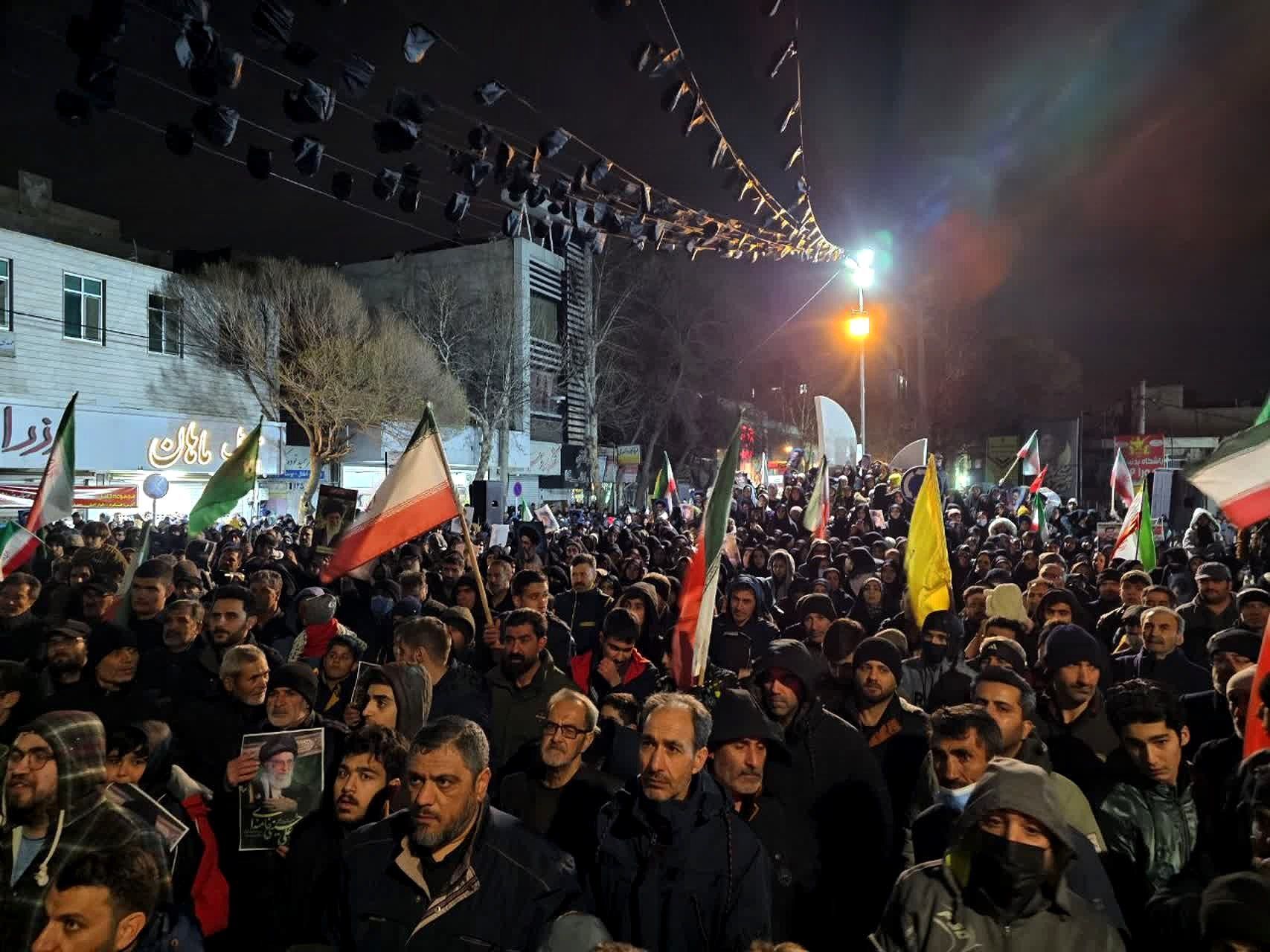 میدان لاله نظرآباد پاتوق دلدادگان رهبر