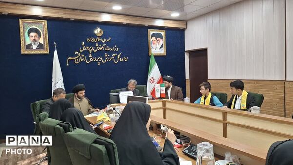 نشست مشترک اعضای مجمع و شورای دانش آموزی قم با مسئولان اداره کل آموزش و پرورش