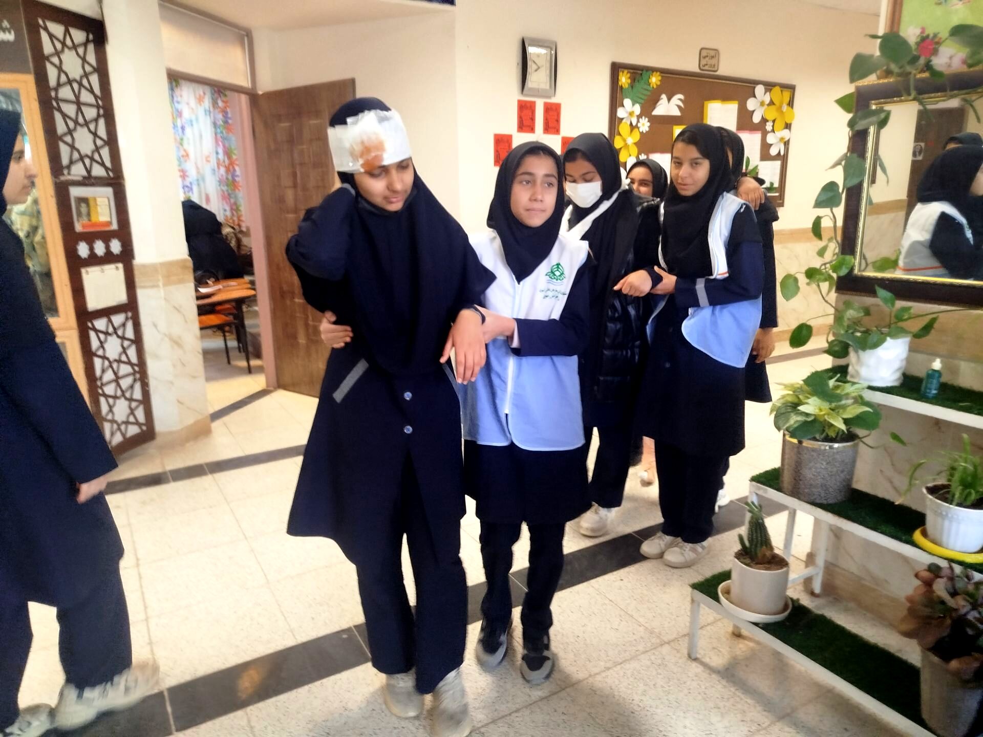 مانور زلزله در مدرسه شهید محمد آسوده روستای دهنو شهرستان خلیل آباد