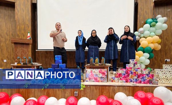 برگزاری مراسم تقدیر از دانش آموزان رتبه برتر آموزشگاه امیر کبیر ملارد