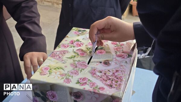  انتخابات همیار مشاور مدرسه اصغر سعادت با مشارکت دانش‌آموزان