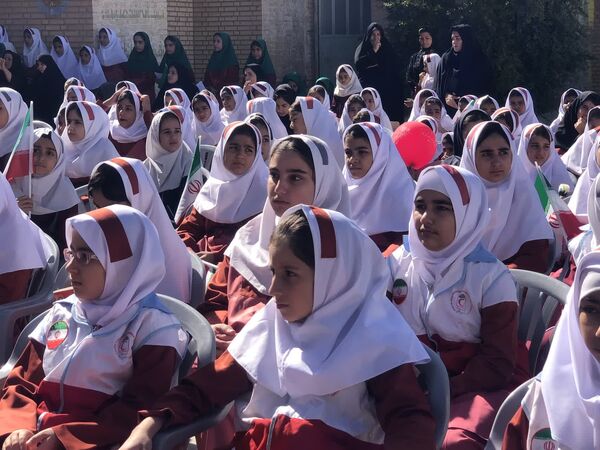 شکفتن لاله‌های دانش در دبستان حضرت رقیه کوهدشت؛ آغاز سال تحصیلی با شمیم ایثار و مقاومت