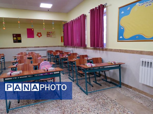 برگزاری جشن شکوفه‌های کلاس اولی‌ها در مدرسه دخترانه امام خمینی(ره) 