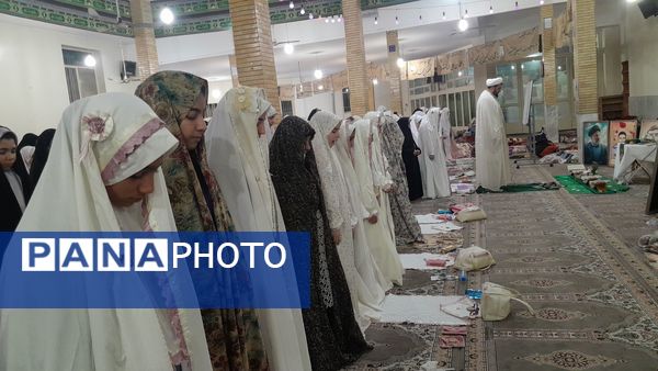 لحظات نورانی اعتکاف و نماز جماعت در مسجد امام حسن عسگری(ع)