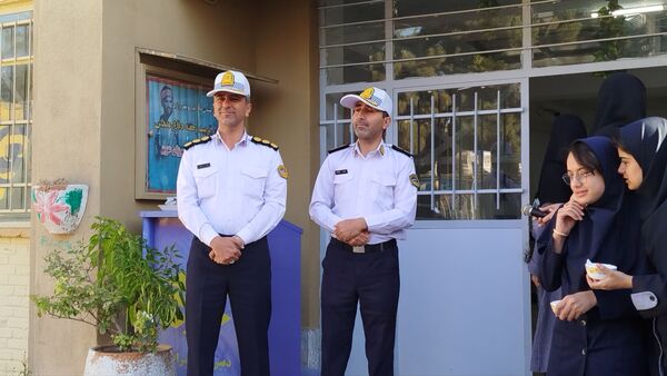 گرامیداشت هفته نیروی انتظامی در دبیرستان دخترانه پیرایش یک