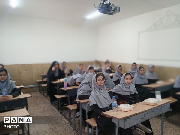 آغاز سال تحصیلی در دبیرستان پونه رونقی منطقه ۱۵