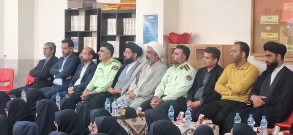 برگزاری جشن عاطفه‌ها در دبیرستان دخترانه لاجوردی کاشان 