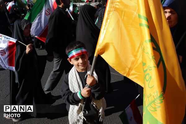 تک تک خیابان‌هاى تهران، سیاه پوش پدر امت